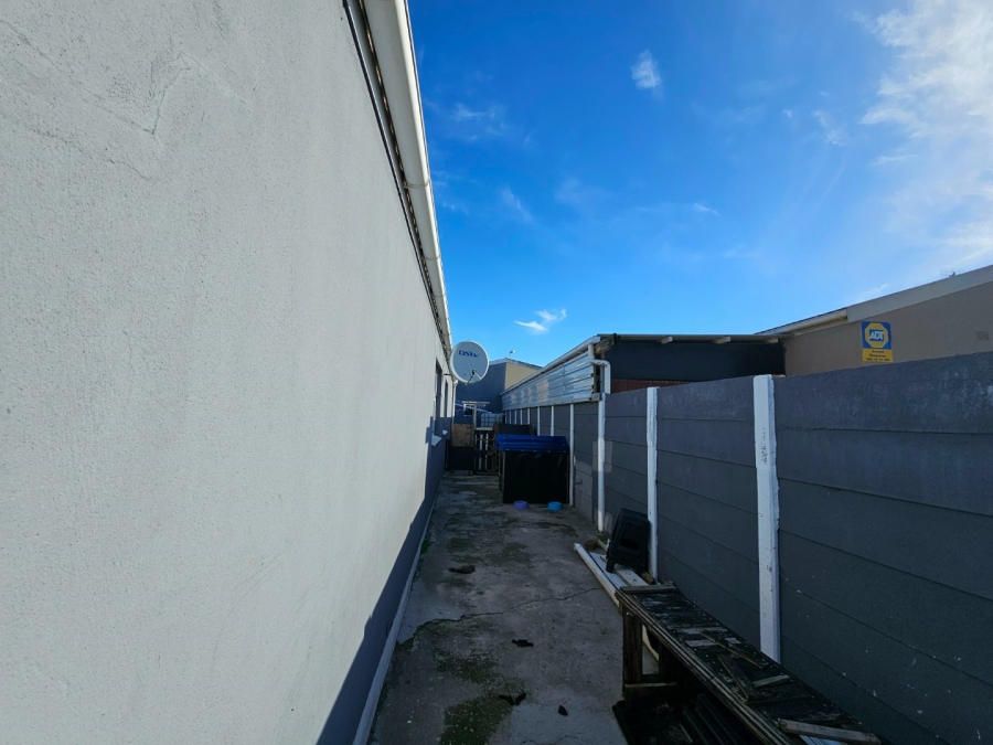 4 Bedroom Property for Sale in Strandfontein Village Western Cape